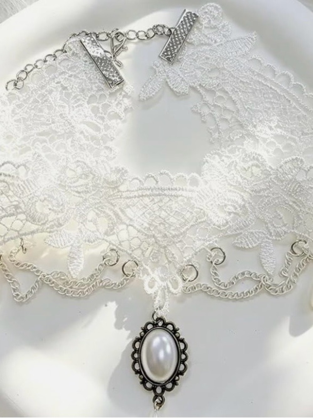 Vintage Look Lace Choker